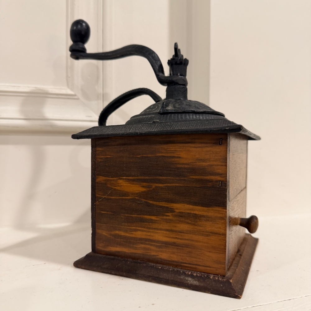 Vintage Wooden Coffee Grinder Hand Crank Cast Iron Mill WORKING coffee grinder - Picture 3 of 9